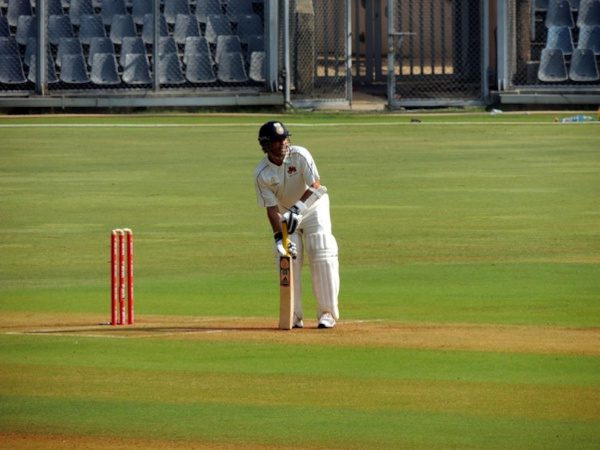 taking-guard-in-cricket