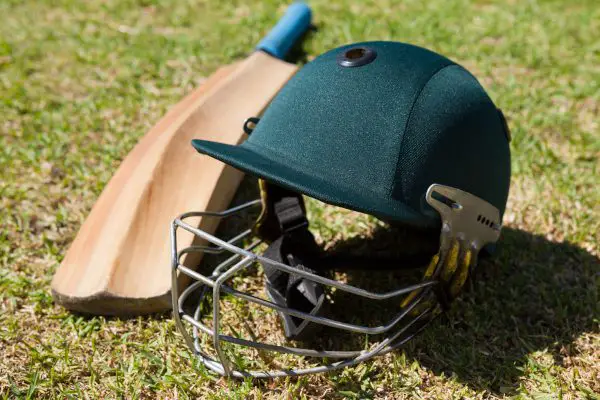 cricket-helmets-invented