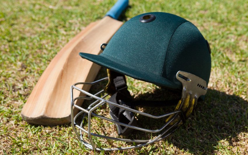 How to Select Cricket Helmet? | itsonlycricket.com